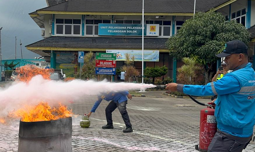 PT PLN UP3 Solok menggelar edukasi Keselamatan dan Kesehatan Kerja (K3) dalam rangka Bulan K3 Nasional 2026, Jumat (30/1/2026).