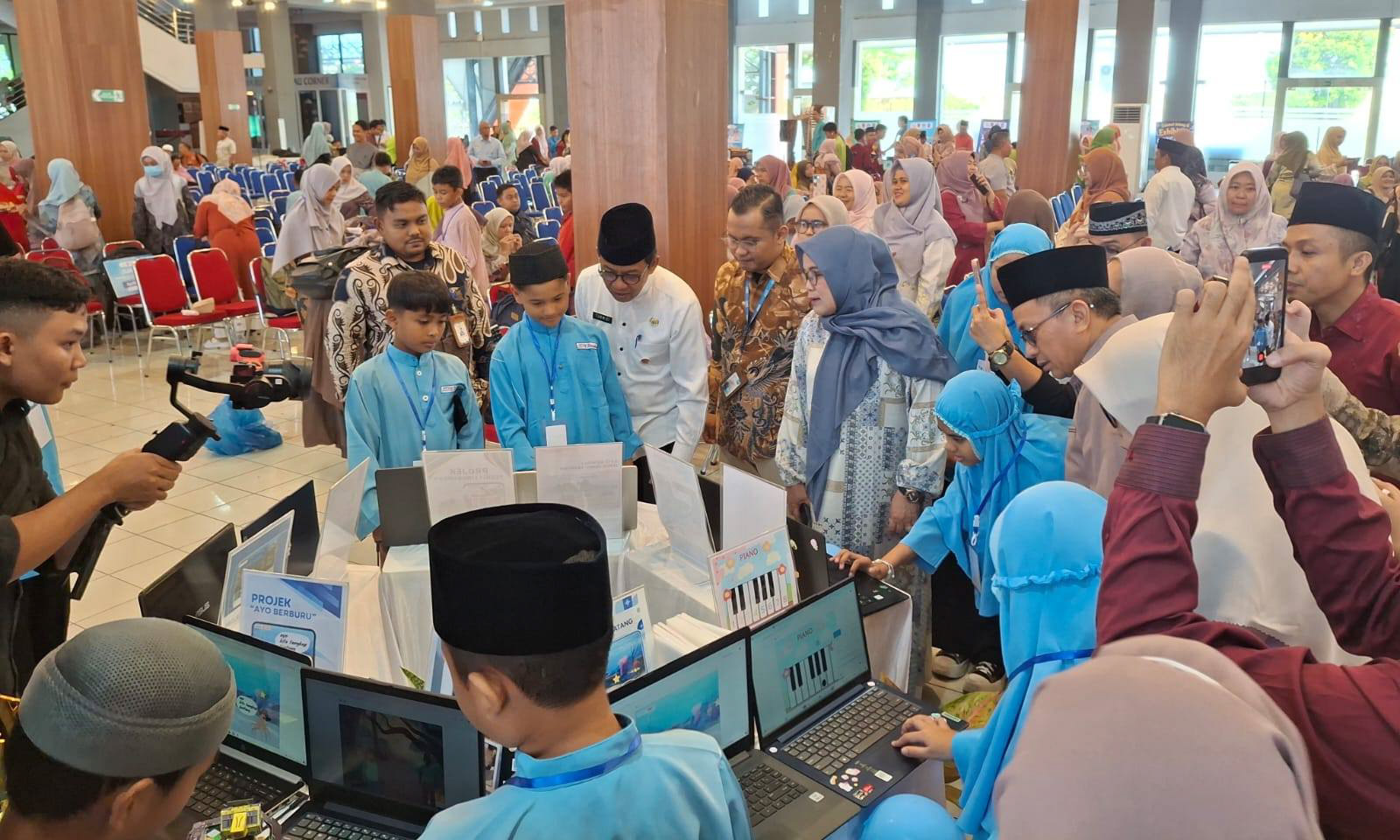 Final Coding Competition SD&ndash;SMP Kota Padang digelar di Youth Center, Jumat 30 Januari 2026, melibatkan 61 sekolah dan 1.545 siswa.