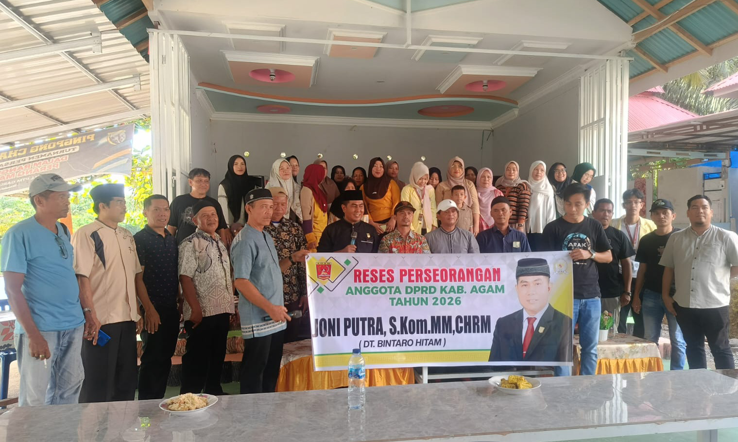 Warga Nagari Manggopoh keluhkan jalan rusak saat reses DPRD Agam, Jumat, 30 Januari 2026.