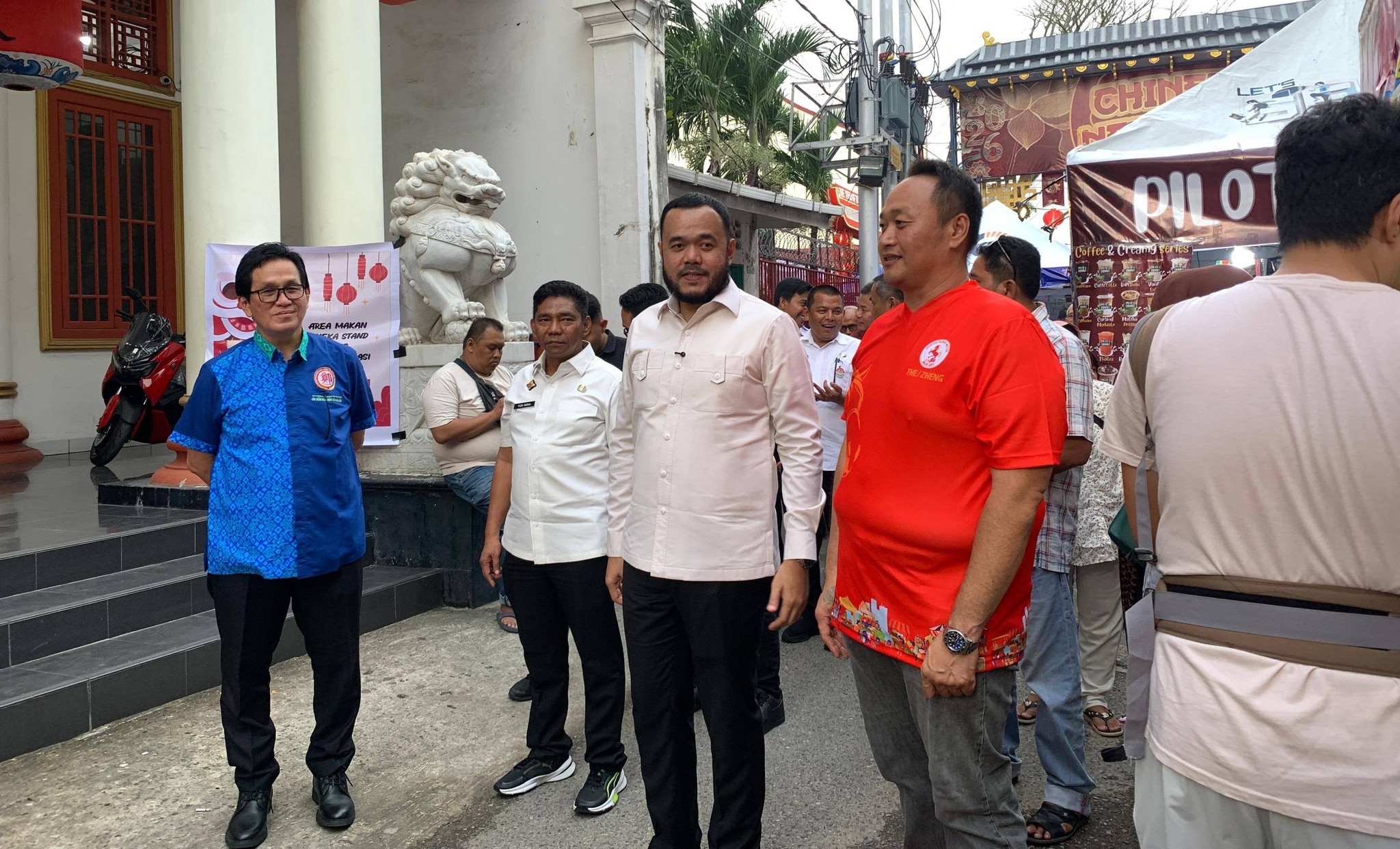 Wali Kota Padang Fadly Amran meninjau suasana Pasar Malam Imlek 2577, Rabu (28/1/2026).