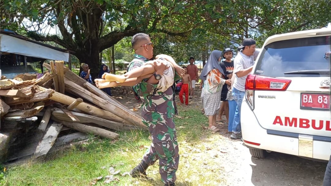 Tiga anak hanyut di Pasia Sabalah, Kota Padang saat mandi di laut, Sabtu (31/1/2026). BPBD Kota Padang konfirmasi 2 tewas dan 1 belum ditemukan.