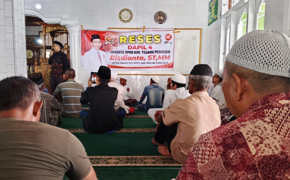 Anggota DPRD Padangpariaman Risdianto menggelar reses di Camapago Barat. Warga menyampaikan aspirasi pembangunan infrastruktur seperti jalan, talud, dan jembatan.