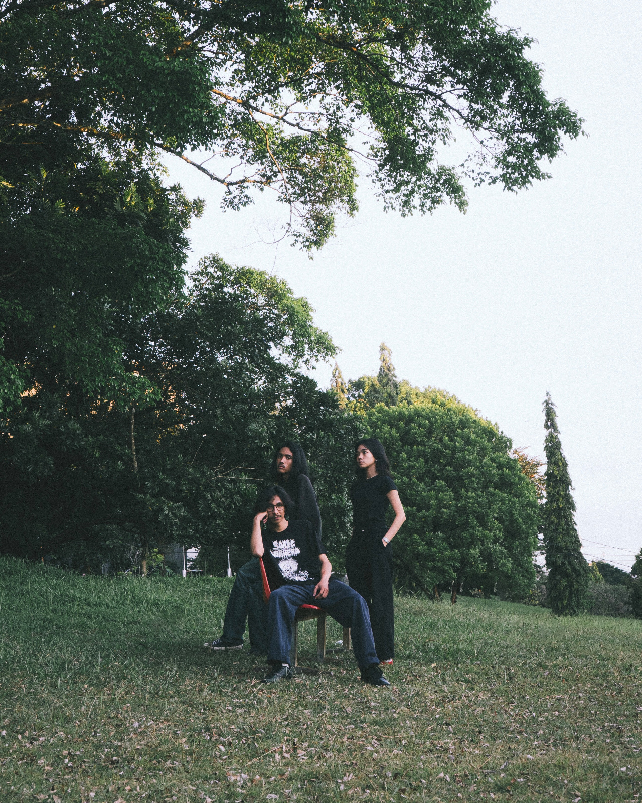 Di tengah geliat skena musik Sumatera Barat yang kian berwarna, Violet Bump hadir dengan musik slowcore  yang pelan namun menyentuh.