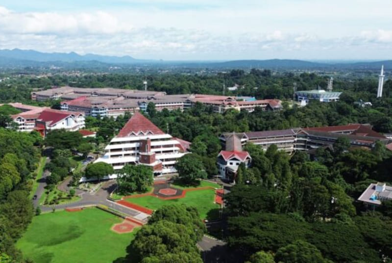 Kampus IPB University di Bogor. IPB menegaskan komitmen tidak ada mahasiswa putus kuliah karena kendala biaya melalui program beasiswa.(Foto: ipb.ac.id)