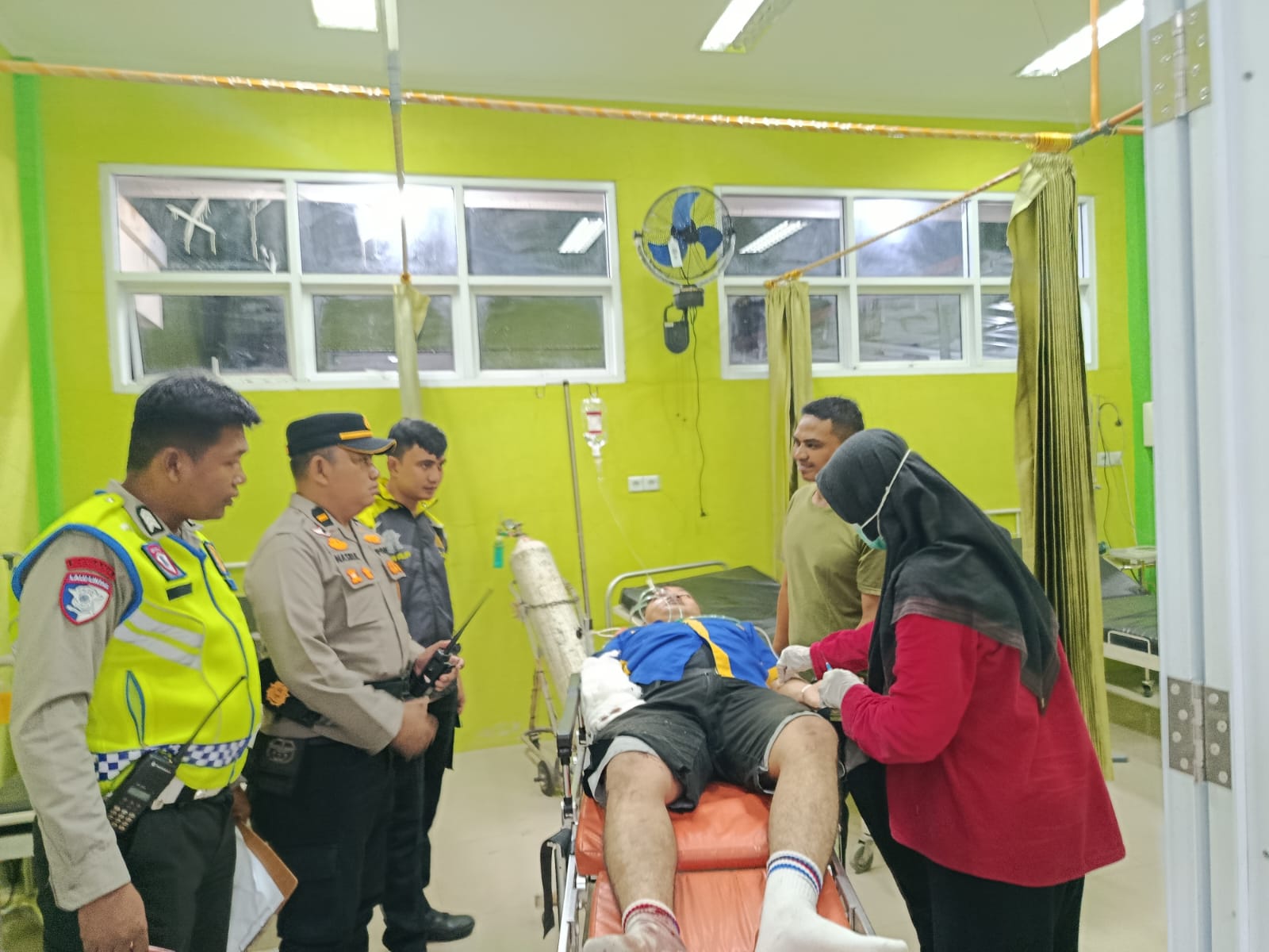 Kecelakaan di Jalan Padang-Bukittinggi melibatkan sepeda motor Honda Beat dan Yamaha Mio, Sabtu malam (31/1/2026).