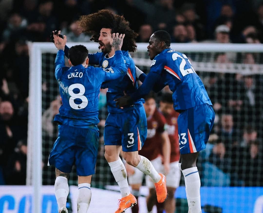 Enzo Fernandez dan rekan-rekan rayakan kemenangan Chelsea atas West Ham di Stamford Bridge.(Foto: IG @chelseafc)