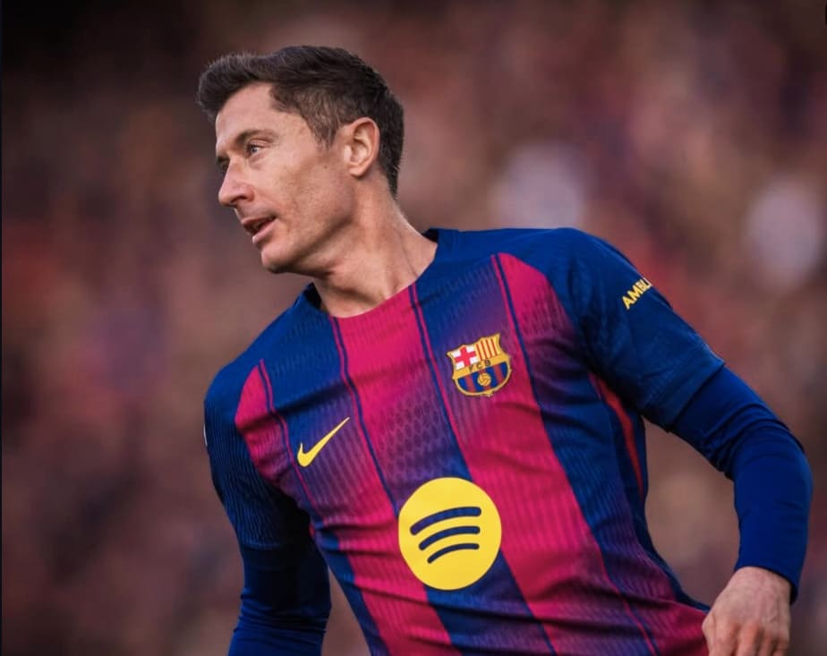 Robert Lewandowski saat tampil di Barcelona. Anna Lewandowska mengisyaratkan musim terakhir striker Polandia di Camp Nou.(Foto: Dok. IG @_rl9)