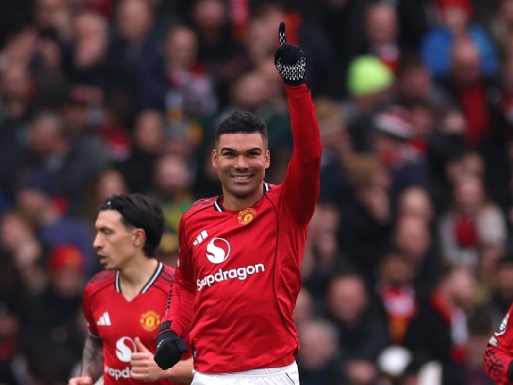 Casemiro merayakan gol  setelah sundulan memimpin Man Utd 1-0 atas Fulham di babak pertama.(Foto: X @premierleague)
