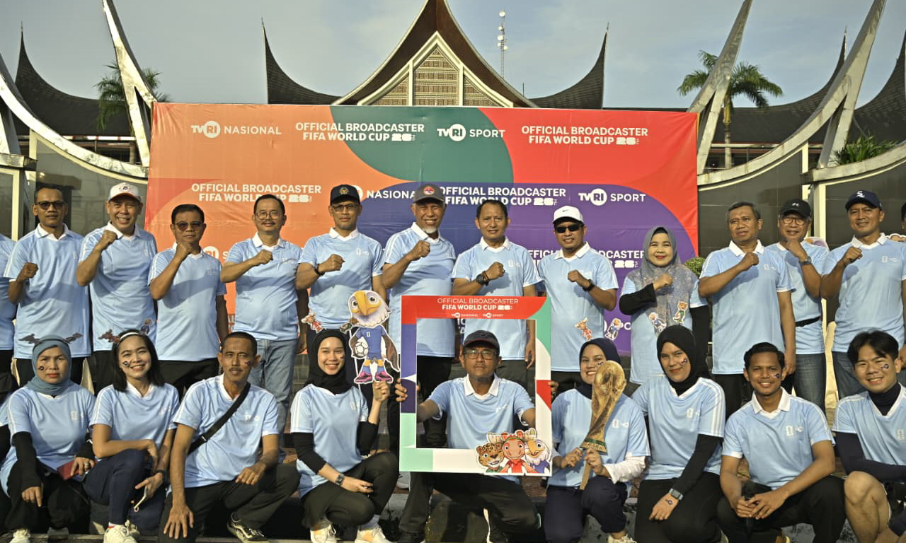TVRI Sumbar gelar kick-off penyiaran Piala Dunia 2026 di Padang. Gubernur Mahyeldi resmikan kesiapan TVRI sebagai official broadcaster Indonesia.