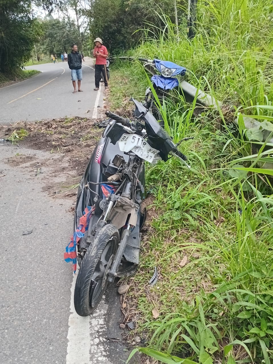 Kondisi sepeda motor yang terlibat kecelakaan di Jalan Raya Bukittinggi&ndash;Pasaman, Kecamatan Palupuh, Kabupaten Agam, Senin (2/2/2026).