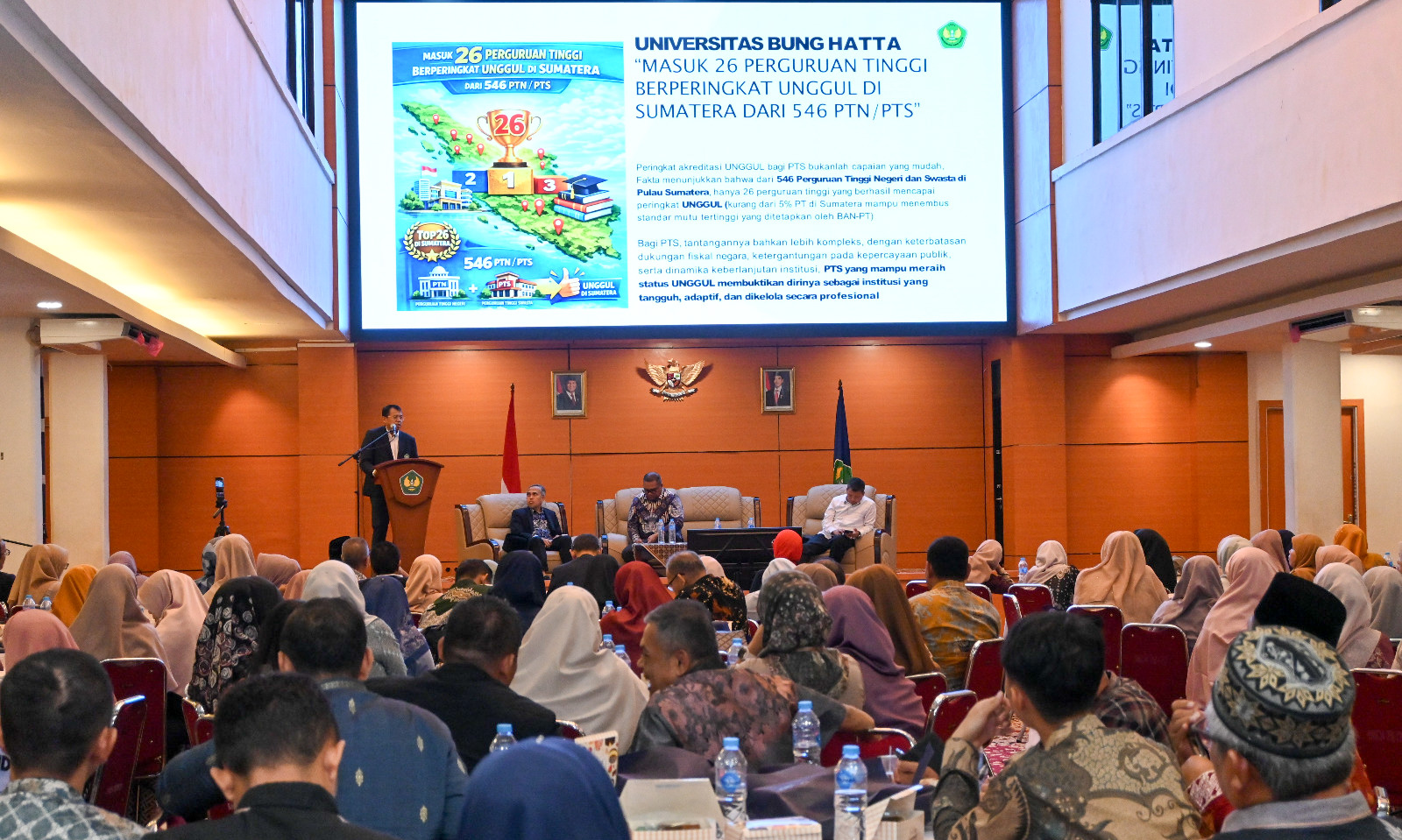 Ratusan kepala sekolah dan guru BK mengikuti seminar strategi lulus PTN di Bung Hatta Convention Hall, Universitas Bung Hatta, Jumat (31/1/2026).