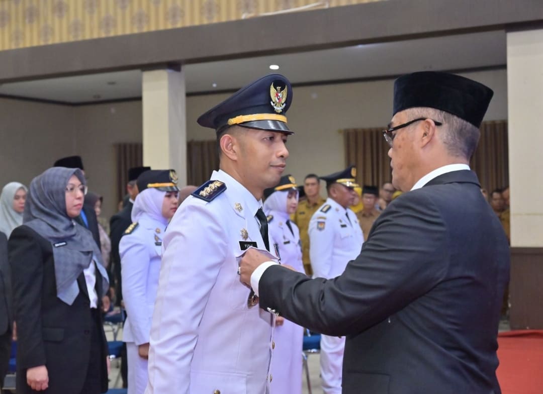 Sekretaris Daerah Payakumbuh, Rida Ananda, saat memimpin pelantikan pejabat baru di Aula Josrizal Zain, Senin (2/2).(Foto: Sy Ridwan/Padek)