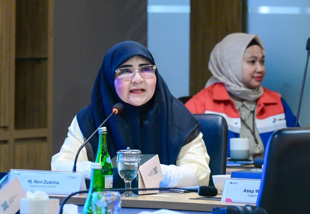 Anggota Komisi VI DPR RI Nevi Zuairina menyampaikan pandangan dalam RDPU revisi UU Persaingan Usaha untuk perlindungan UMKM dan konsumen.(Foto: Tim NZ)