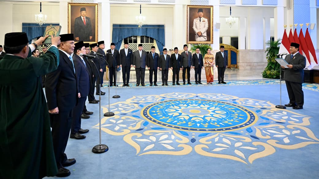 Presiden Prabowo Subianto saat melantik pejabat Kabinet Merah Putih.