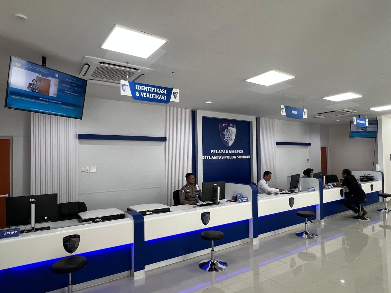 Ditlantas Polda Sumbar sederhanakan syarat penggantian BPKB hilang atau rusak akibat bencana. Cukup bawa KTP dan surat keterangan dari desa/kelurahan.