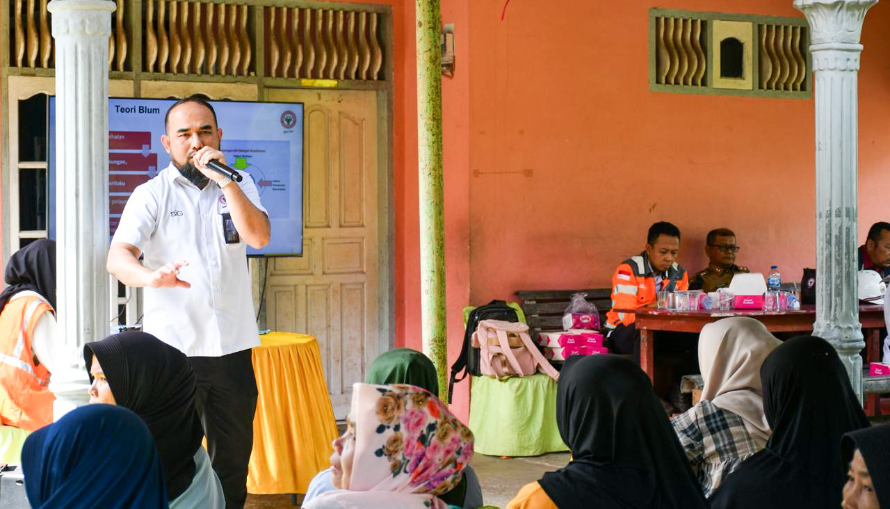 Dokter Perusahaan PT Semen Padang, dr. Andy Riva Dana, menekankan pentingnya edukasi kesehatan, khususnya terkait TBC dan HIV/AIDS.