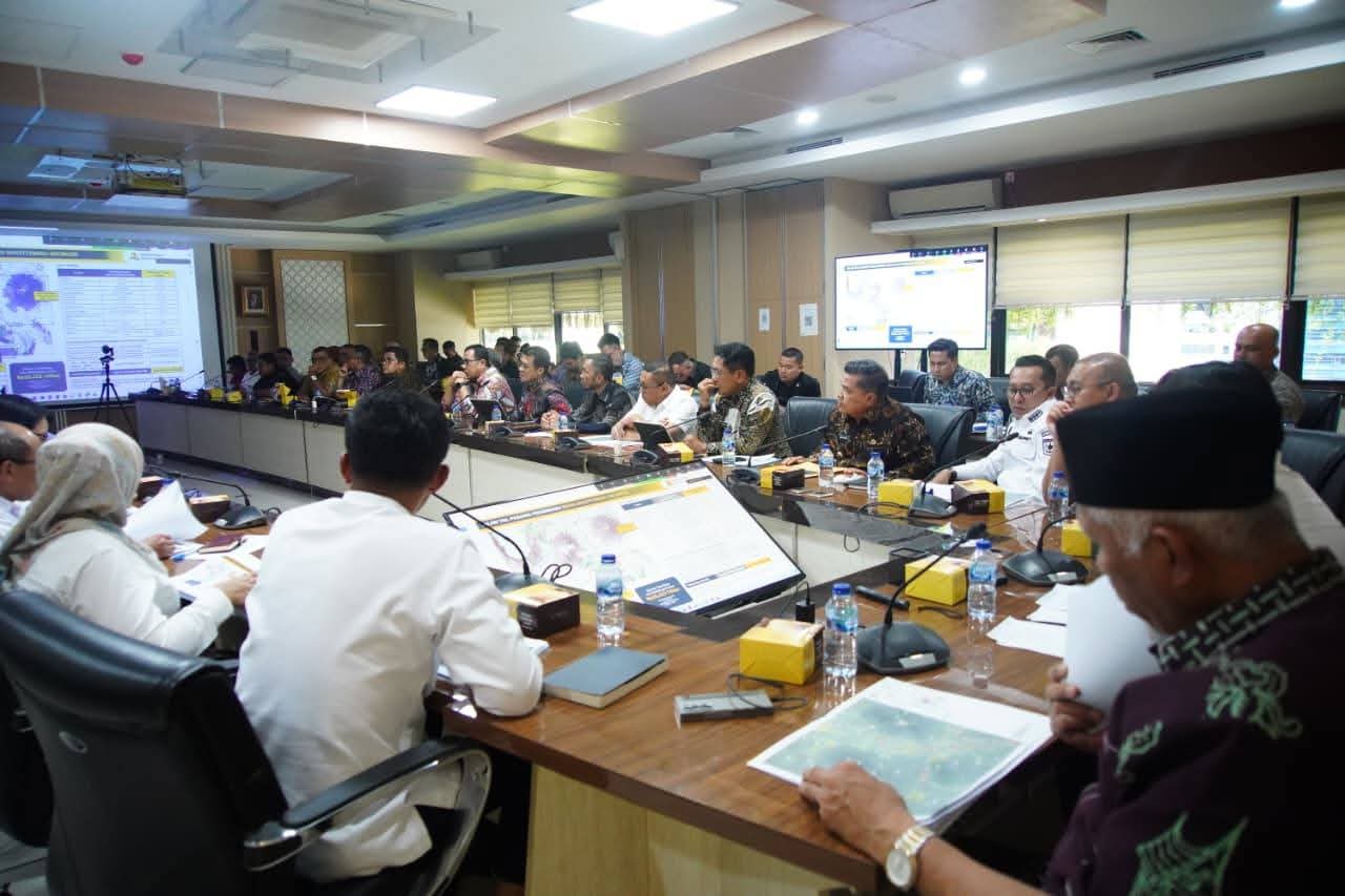 Kementerian PU menargetkan Tol Padang&ndash;Pekanbaru seksi Sicincin/Kayu Tanam&ndash;Bukittinggi beroperasi 2031. Investasi Rp25,23 triliun target 2029 opsional.