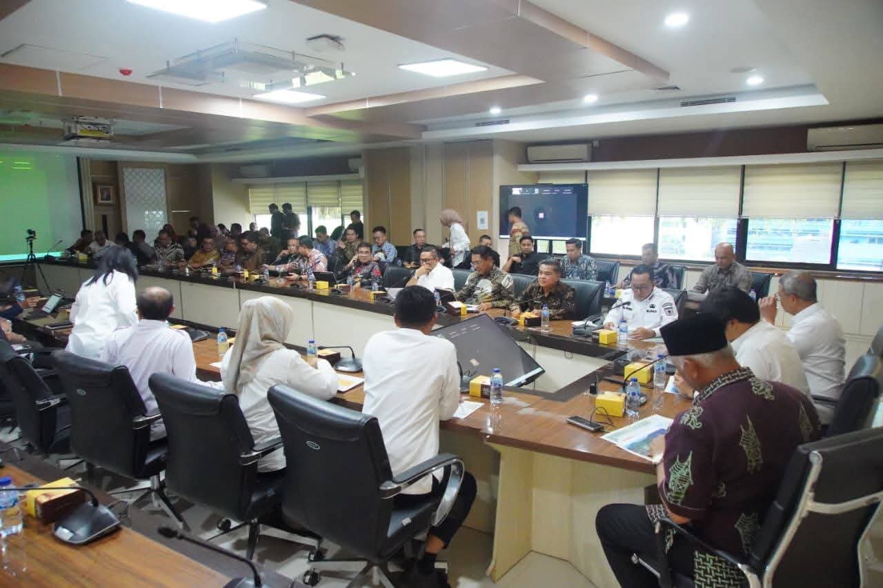 Kelanjutan tol Padang&ndash;Pekanbaru seksi Sicincin/Kayu Tanam&ndash;Bukittinggi dibahas. Biaya Rp25,23 triliun, survei geoteknik dimulai 2026 di Sumatera Barat.