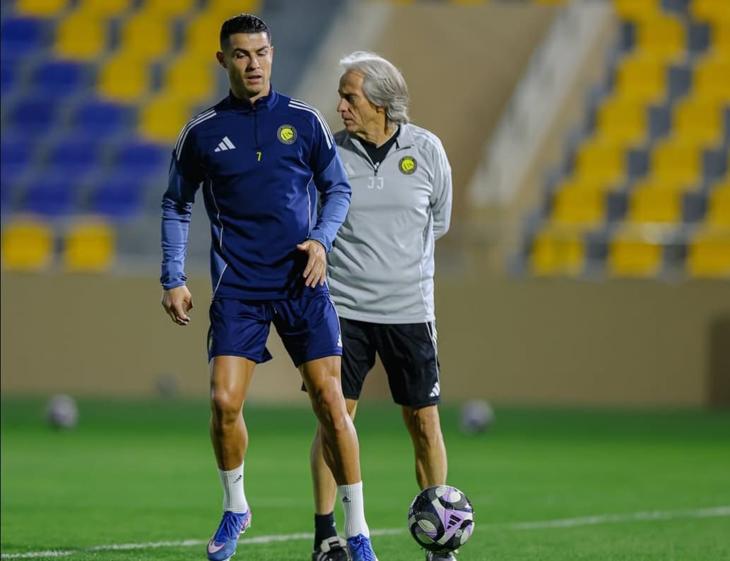 Cristiano Ronaldo berlatih di pusat latihan Al Nassr dengan pengawasan Jorge Jesus menjelang laga kontra Al Ittihad.(Foto: Instagram @alnassr)