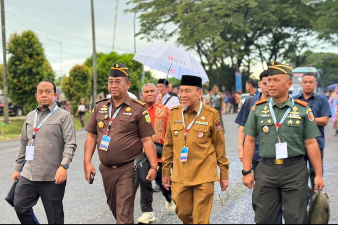 Wakil Wali Kota Padang Maigus Nasir menuju lokasi Rakornas Pemerintah Pusat dan Daerah di SICC Sentul, Senin (2/2/2026).(Foto: Prokopim Pemko)