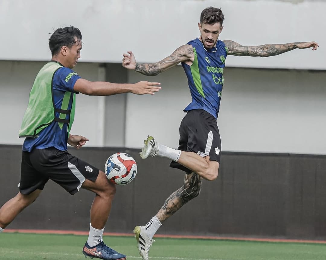 Pemain Persita menjalani sesi latihan menjelang laga tandang lawan Semen Padang FC di pekan ke-20 BRI Super League 2025/2026.(Foto: Instagram @persita.official)