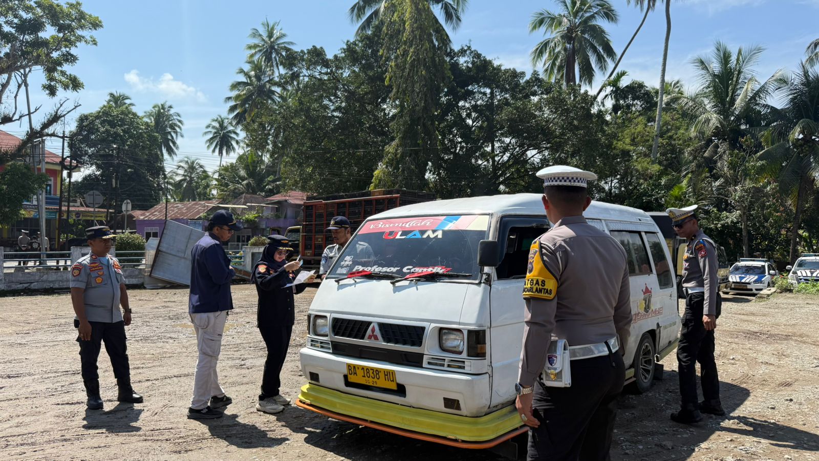 Satlantas Polres Solok gelar Ramp Check Operasi Keselamatan Singgalang 2026 bersama Dishub dan Jasa Raharja untuk periksa kelengkapan administrasi angkutan umum, Kamis (5/2/2026).