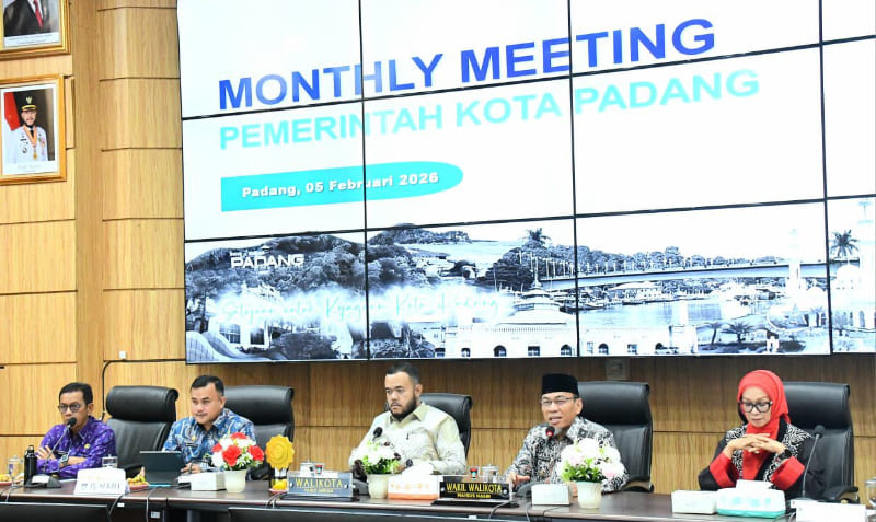 Rapat Bulanan Pemko Padang dipimpin Wali Kota Fadly Amran di Balai Kota Aie Pacah. (Foto: Prokopim Pemko)