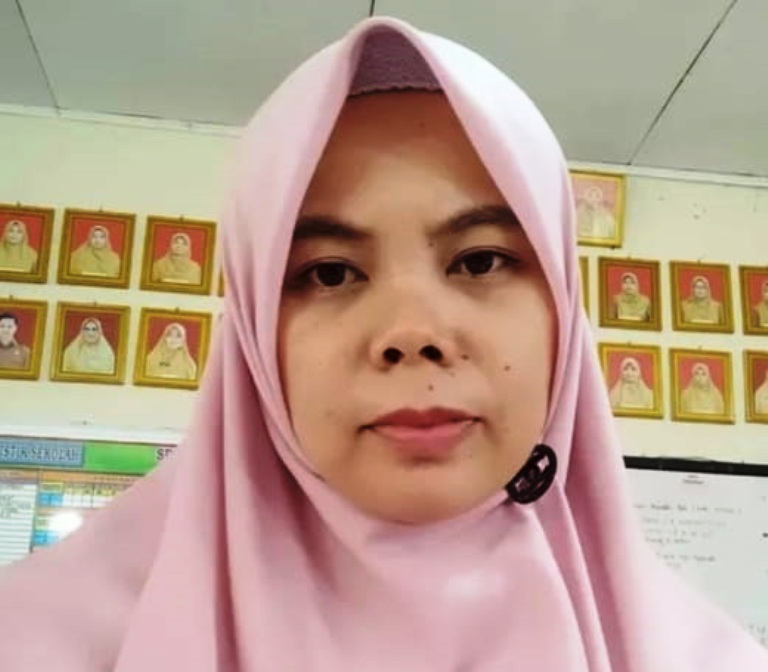 SERIUS : Pembinaan akidah yang diikuti murid SDN 21 Payakumbuh di mushala mereka beberapa waktu lalu.(Tim laman guru)