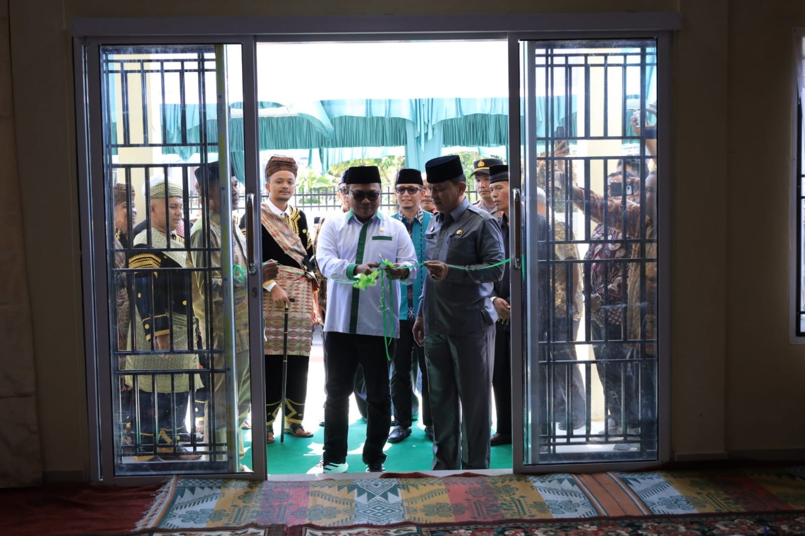 Sekkab Pasaman Yudesri meresmikan Kantor KAN Tanjungberingin, Kamis (5/2).