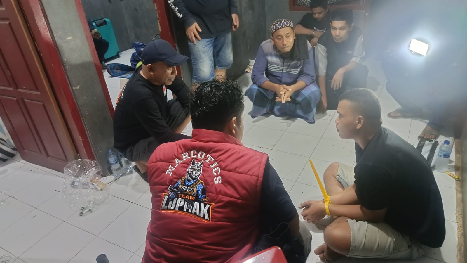 Satuan Reserse Narkoba (Satresnarkoba) Polres Dharmasraya berhasil mengamankan seorang pria berinisial MR (31), warga Jorong Kotogadang, Kenagarian Sungai Dareh, Kecamatan Pulaupunjung.