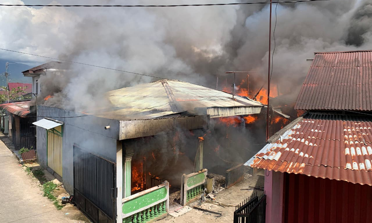 Kebakaran terjadi di Jalan Dahlia, RT 002 RW 003, Kelurahan Suraugadang, Jumat (6/2/2026) sekitar pukul 13.48 WIB, dan merembet hingga ke area SDN 05 Suraugadang.