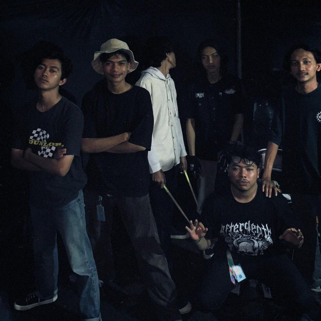 Surfive, band punk asal Kota Padang, usai manggung di salah satu iven beberapa waktu lalu.