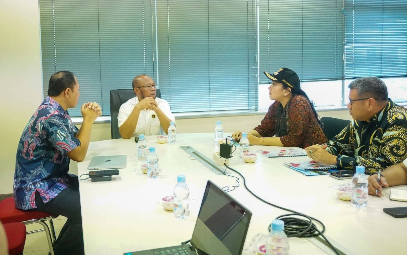 Bupati Dharmasraya Annisa Suci Ramadhani melakukan kunjungan kerja ke Kementerian Koordinator Bidang Pembangunan Manusia dan Kebudayaan (Kemenko PMK) untuk membahas sejumlah program strategis.