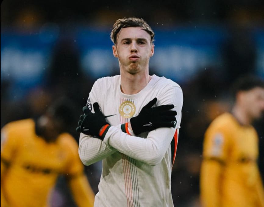 Cole Palmer merayakan hattrick yang mengantar Chelsea menang 3-1 atas Wolves di Molineux.(Foto: X/@ChelseaFC)