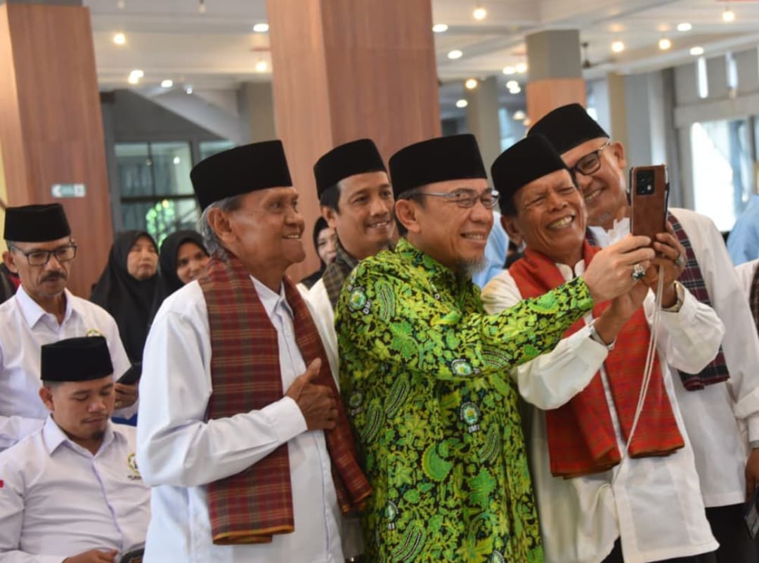 Wakil Wali Kota Padang Maigus Nasir usai melantik Pengurus Cabang DMI Kota Padang di Gedung Bagindo Aziz Chan Youth Center, Minggu (8/2/2026).(Foto: Prokopim)