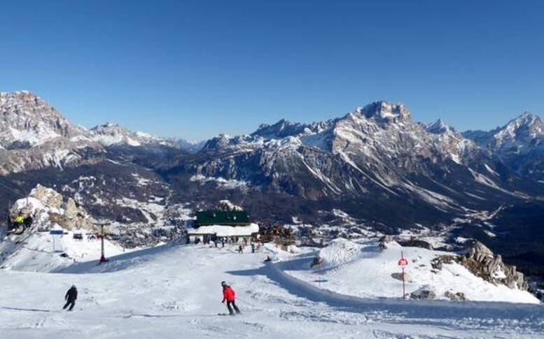 Lintasan alpine skiing di Cortina d&rsquo;Ampezzo menjadi salah satu arena utama Olimpiade Musim Dingin Milano Cortina 2026, Senin (9/2/2026). (foto: skiresort.info)