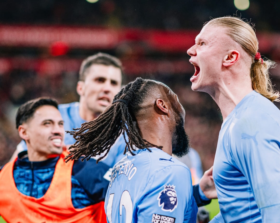 Erling Haaland rayakan kemenangan Manchester City atas Liverpool 2-1 di Anfield, momen penting penentu gol penalti.(Foto: X Manchester City)