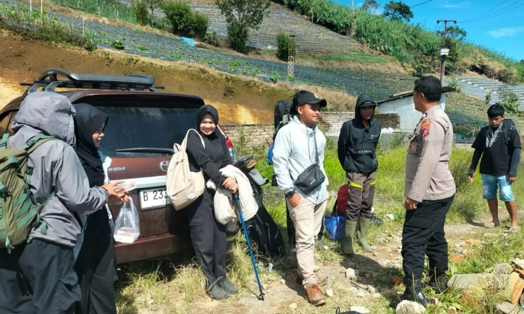 Pendakian di TWA Gunung Singgalang, Gunung Marapi, dan Gunung Tandikat masih ditutup total. BKSDA Sumatera Barat menegaskan larangan tersebut setelah ditemukan pendaki ilegal.