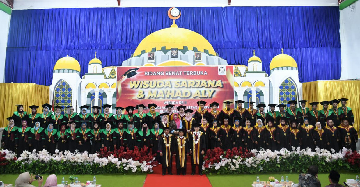 Prosesi wisuda 75 mahasiswa STAI Ar Risalah Sumatera Barat di Gedung Serbaguna Firman Bahar, Kota Padang, Sabtu (7/2/2026).
