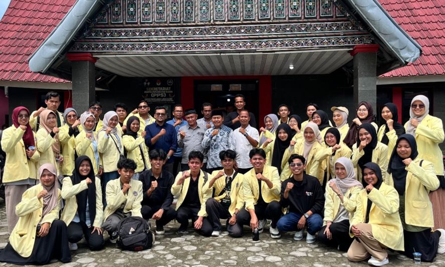 Sebanyak 50 mahasiswa UNP diberangkatkan ikut Program Mahasiswa Berdampak 2026 di Padangpariaman, fokus pemulihan bencana dan pemberdayaan masyarakat, Minggu (8/2/2026).