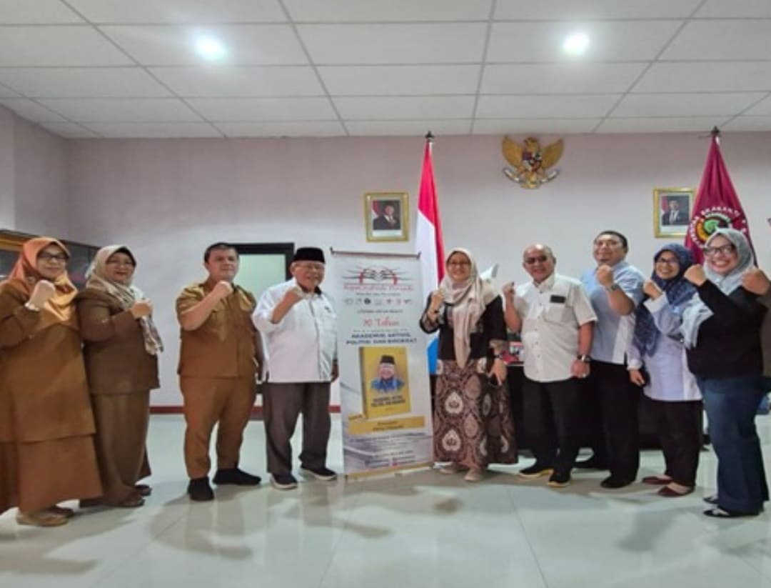 Kepala Dinas Tenaga Kerja Sumbar Firdaus Firman bersama pimpinan Universitas Ekasakti membahas implementasi Program RPL di Gedung Rektorat Unes.(Foto: Syarifuddin/ Humas)