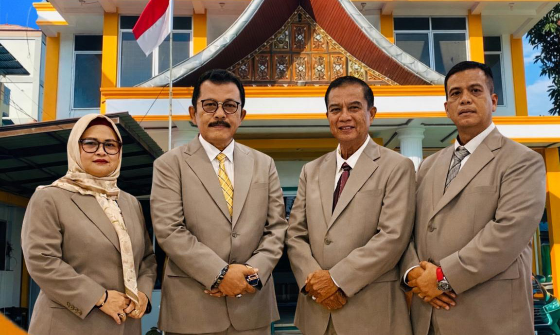Dari kiri ke kanan: Direktur Aflina, Komisaris Utama Syofian Sara, Direktur Utama M Fatsy Tanjung, Komisaris Agustafria.