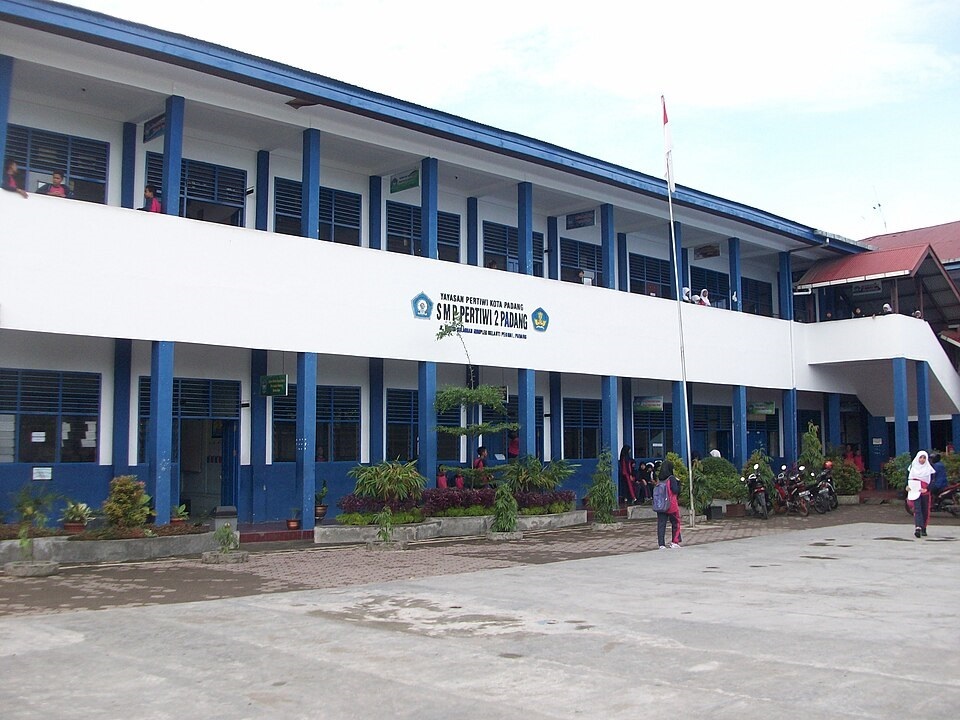 OPTIMISTIS BERSAING : SMP 2 Pertiwi Padang kini menjadi salah satu sekolah tingkat SLTP yang cukup digemari oleh para siswa.