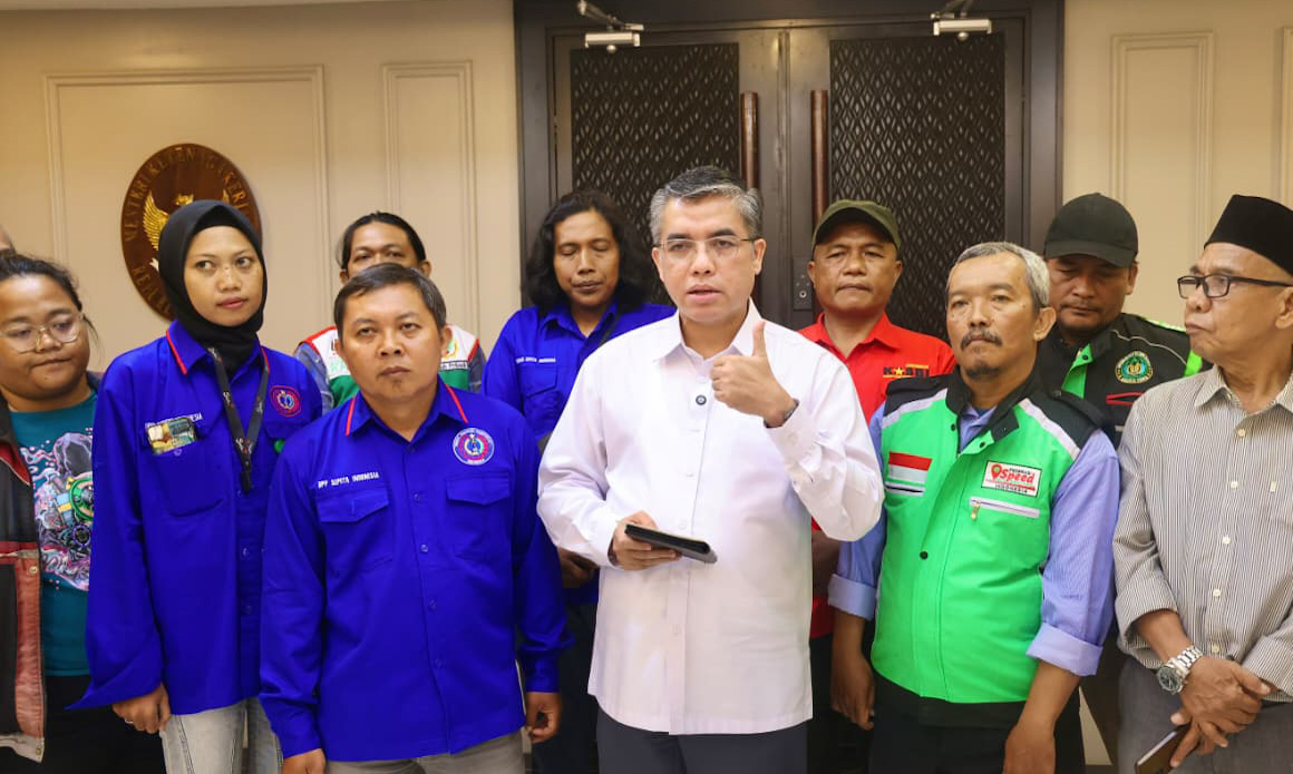 Menaker Yassierli usai menerima audiensi Aliansi Forum Rembug Pekerja Platform di Kantor Kementerian Ketenagakerjaan, Jakarta, Selasa (10/02/2026).