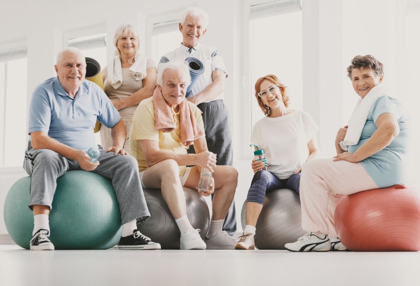 Ilustrasi lansia sehat rutin berolahraga.