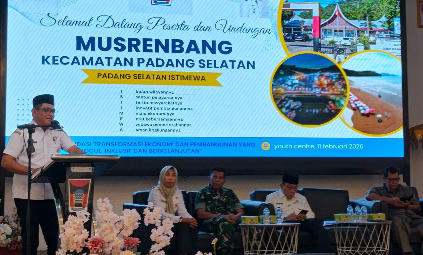 Camat Padang Selatan, Wilman Mukhtar, menyampaikan arah pembangunan 2027 menitikberatkan pada penuntasan infrastruktur mendasar dan penguatan ekonomi kerakyatan.