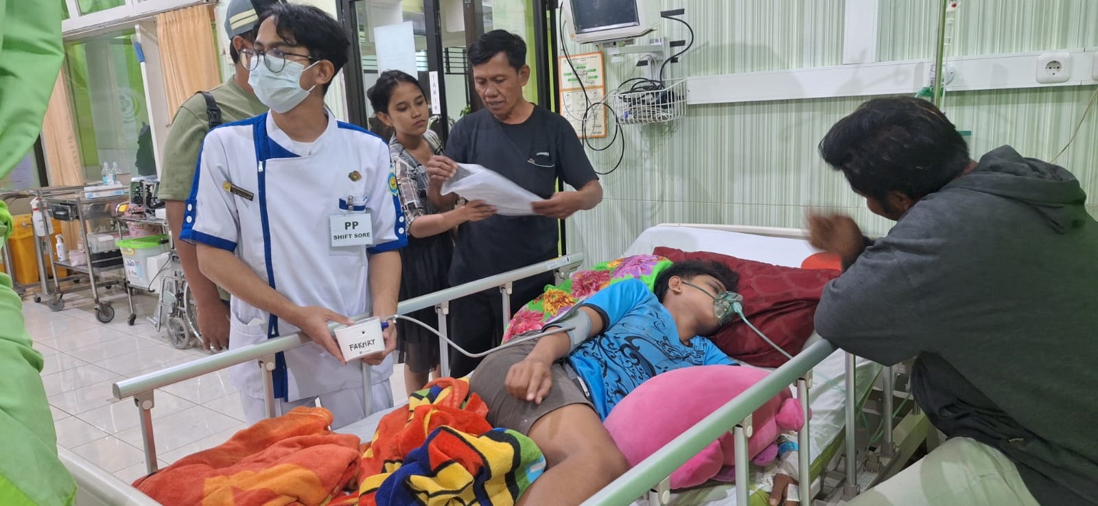 DALAM PERAWATAN: Muhammad Nur Huda terbaring di RSD dr Soebandi Jember kemarin (11/2).