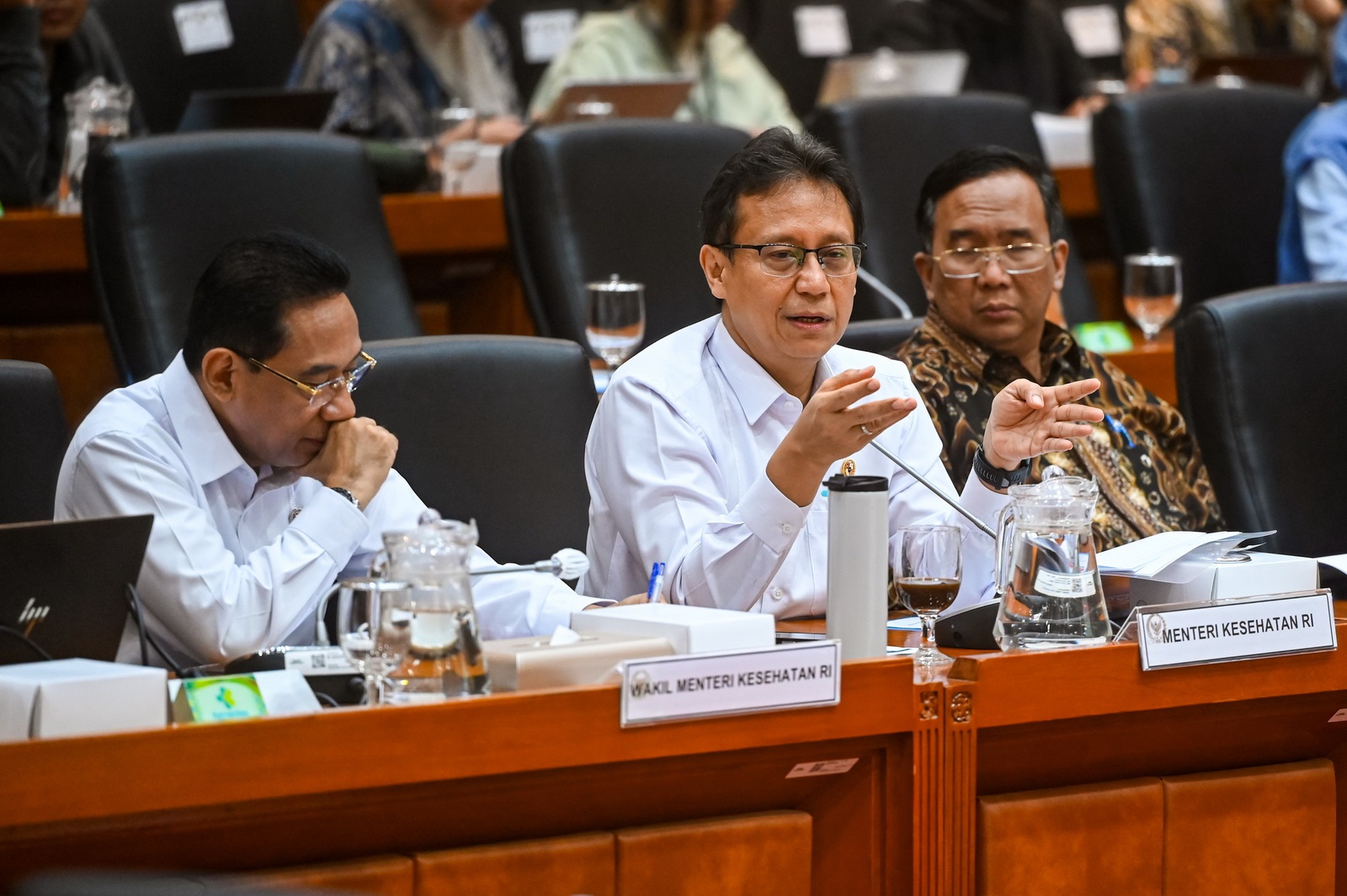 BUKA DATA: Menkes Budi Gunadi Sadikin menjelaskan PBI JKN saat rapat bersama Komisi IX DPR di Senayan, Jakarta, kemarin (11/2).