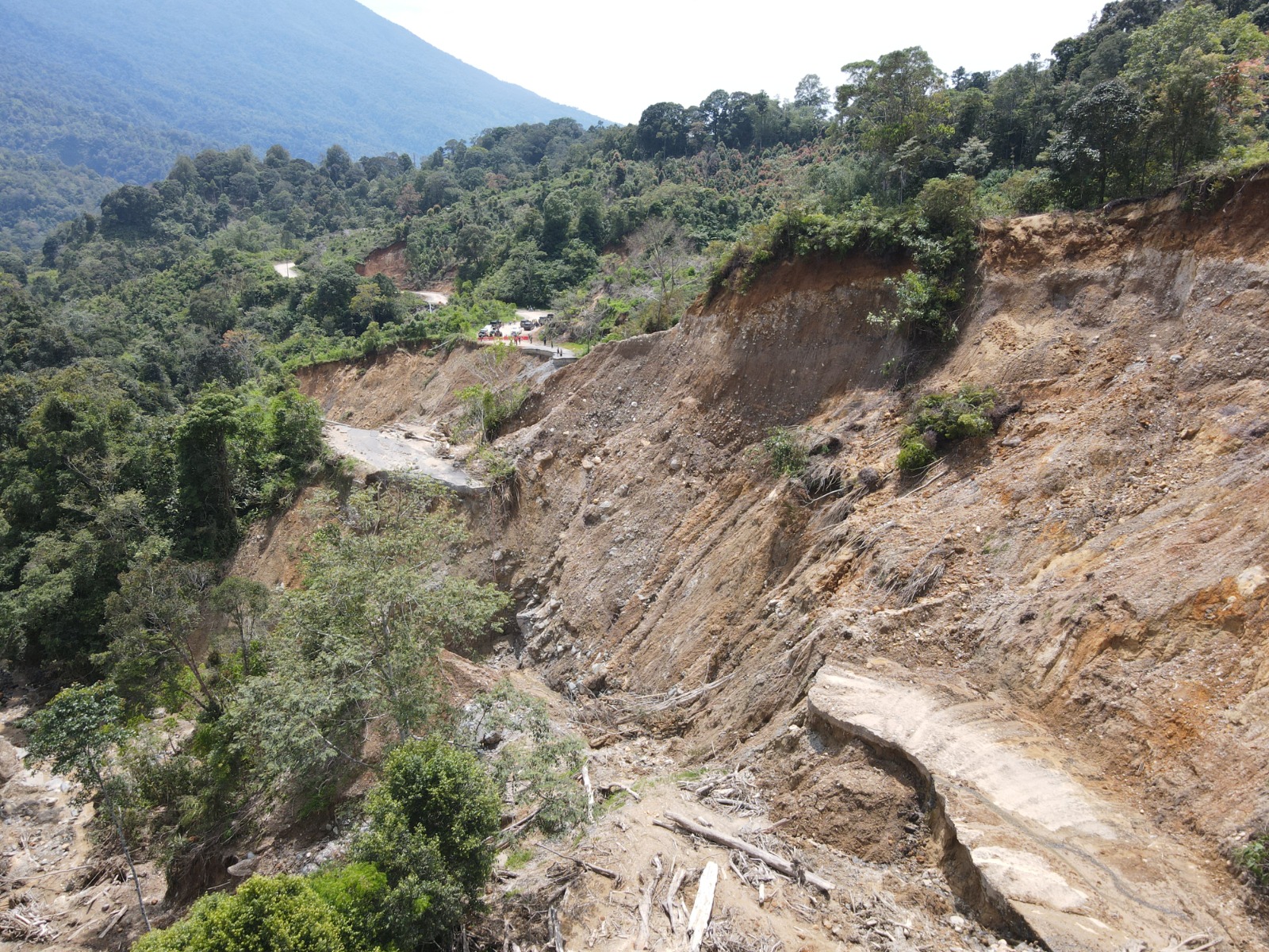 BPJN Sumbar tangani 28 longsoran di ruas Malalak&ndash;Koto Tuo Agam sepanjang 17 km.
