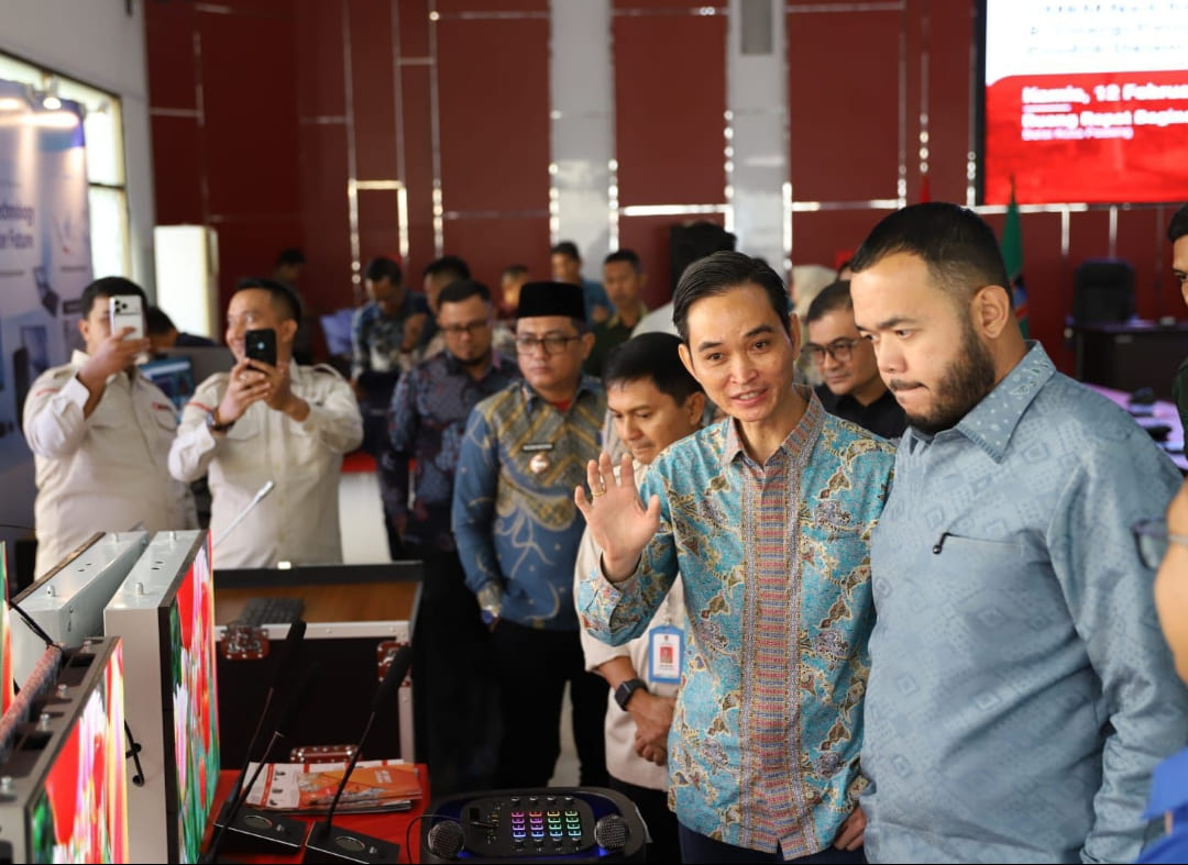 Wali Kota Padang Fadly Amran membuka kegiatan Business Matching Belanja Produk Dalam Negeri di Ruang Bagindo Aziz Chan, Balai Kota Aia Pacah.(Foto: Prokopim)